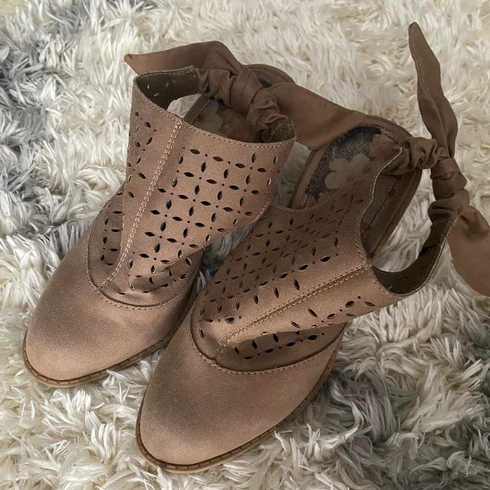 Size 5 Maurices Heels